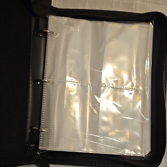 Eevee Trading Card Binder -50 Sleeves , Wrist Strap & Zip Closure NEW - Picture 3 of 3